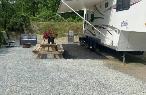 Kent House | The perfect riverside getaway!n