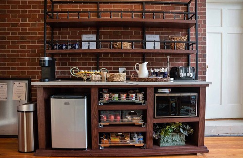 LaGrange Apartment | The Perfect Suite for Matrimony. Historic Luxury in a Charming Town.