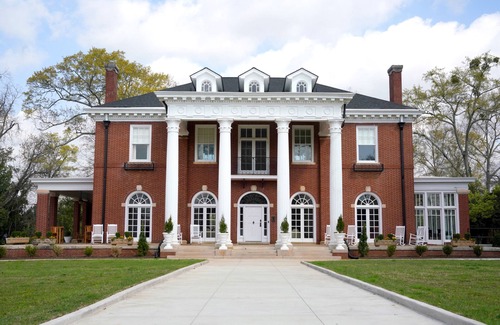 LaGrange Apartment | The Perfect Suite for Matrimony. Historic Luxury in a Charming Town.