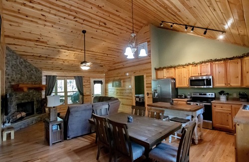 Eagle Mountain Cabin | The Perfect Winter Getaway!