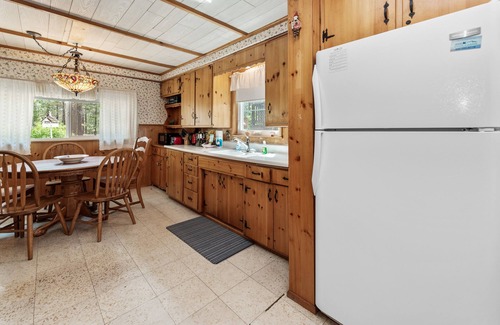 Patton House | The Petite Cabin - Close to Village & Lake, Barbecue