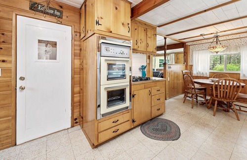 Patton House | The Petite Cabin - Close to Village & Lake, Barbecue