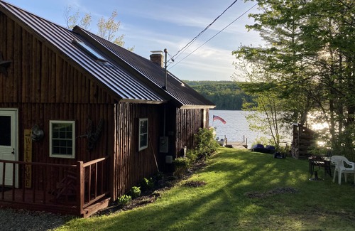 Lincoln Cabin | "THE PHOENIX" Lakefront Log Cabin in the beautiful Maine Highlands