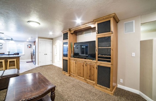 Highland Apartment | The Pickleball Manor