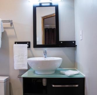 Marie Pampoen Bed & Breakfast | The Pier Beach Inn & Suites