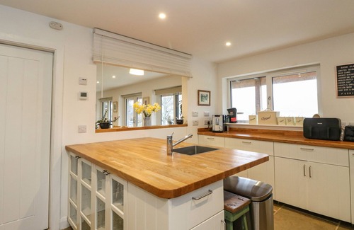 Craobh Haven Cottage | THE PIER HOUSE, pet friendly, country holiday cottage in Ardfern