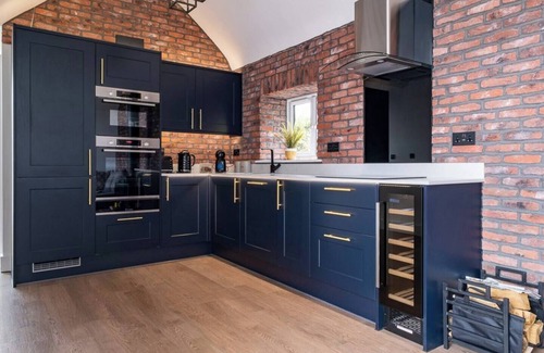 Durley House | The Piggery Barn with Hot Tub