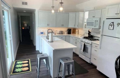 Plainwell House | The Pineapple Cottage- Close Lakes and Beaches!