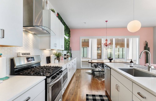 Whitebridge House | The Pink Cowgirl- Local Business Discounts, 4 Miles to Broadway
