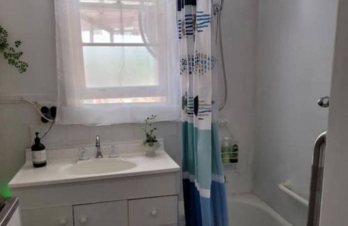 Rosebud Cottage | The Pink House Holiday Cottage - 300metres to Beach (Child and Pet Friendly!)