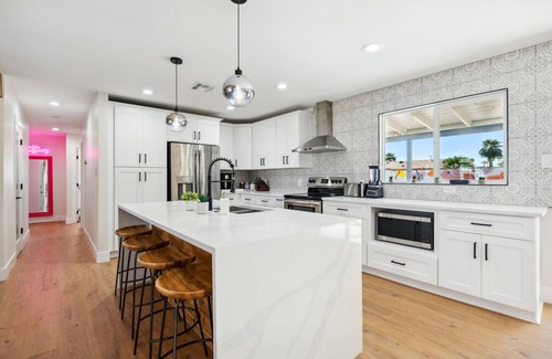 Papago Parkway House | The Pink Palm 7 min to Old Town