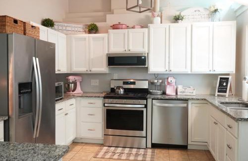 Jefferson Park House | The Pink Retreat ATL
