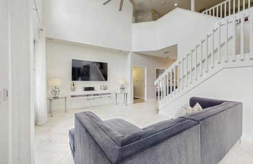 Crescent Lakes House | The Play and Stay House