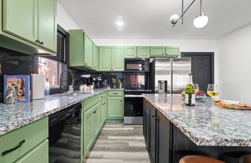 Columbus House | The Play Haus! Hot Tub-Game Room-Firepit-Families