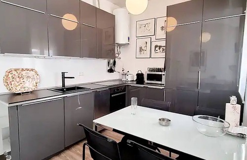 La Gran Via Apartment | The Plaza Canovas Apartment