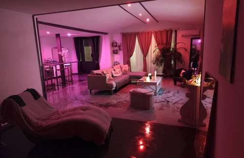 Laluque Apartment | The pleasure of the senses, a moment of escape