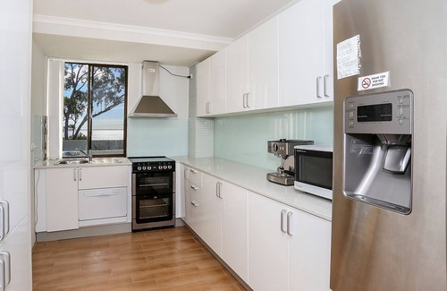 Soldiers Point Apartment | The Point 10, 5-7 Mitchell St - stunning water views