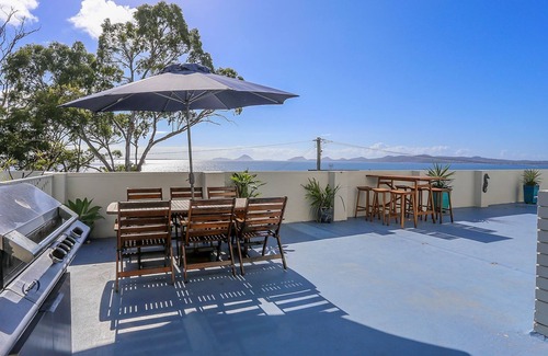 Soldiers Point Apartment | The Point 10, 5-7 Mitchell St - stunning water views