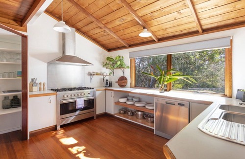 Angourie House | The Point Ultimate Beach House