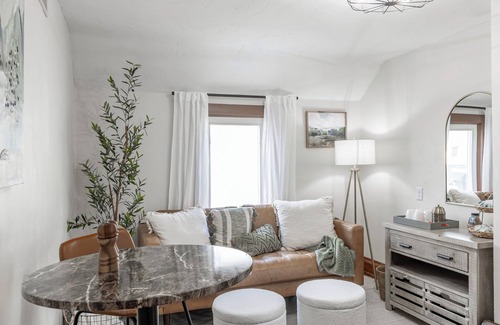 New Prague Apartment | The Poppy Seed Inn -Rose Suite