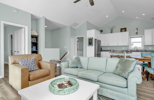 Sneads Ferry House | The Porpoise In Life, Ocean Views, Hot Tub, Pet Friendly