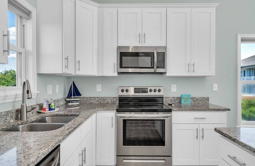 Sneads Ferry House | The Porpoise In Life, Ocean Views, Hot Tub, Pet Friendly