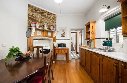 Willunga House | The Postmaster's Manor: Willunga Heritage Hideaway