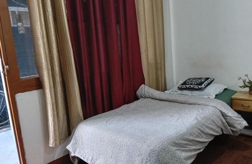 New Manali Bed & Breakfast | The Prasher Lodge Mall Road Manali