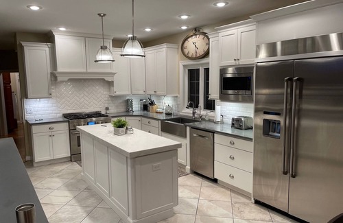 Syracuse House | The Premier Syracuse Lake Wawasee lakefront home, sleeps 20, new furniture