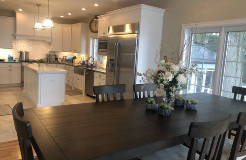 Syracuse House | The Premier Syracuse Lake Wawasee lakefront home, sleeps 20, new furniture