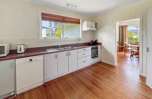 Whitianga House | The Publican's, Whitianga. BEST LOCATION Beach and Town at your doorstep
