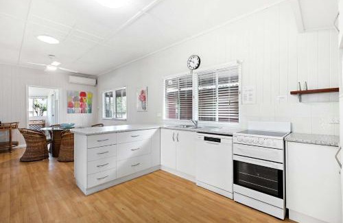 Traviston House | The Purple Cottage