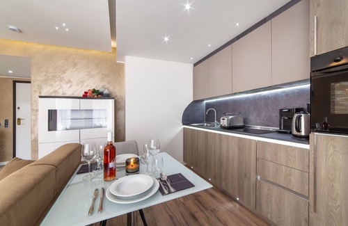Gare Apartment | The Queen Luxury Apartments - Villa Carlotta