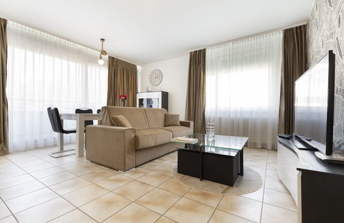 Neudorf-Weimershof Apartment | The Queen Luxury Apartmen-Villa Vittoria