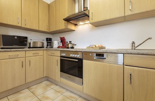 Neudorf-Weimershof Apartment | The Queen Luxury Apartmen-Villa Vittoria