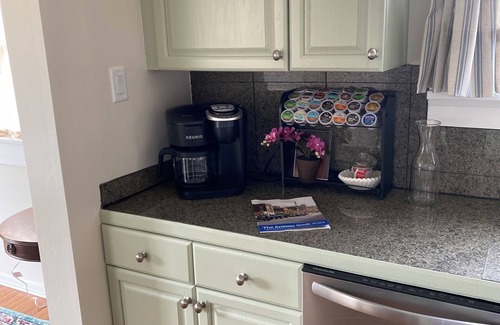 Quincy House | The Quincy Cottage.centrally located in the heart of Quincy, Illinois!