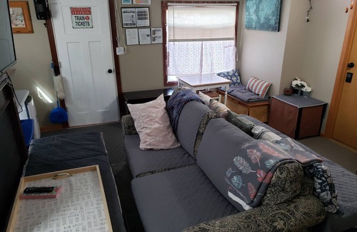 St. Cloud House | The Rail: 4 Bedrooms in Comfortable Home, Near Downtown