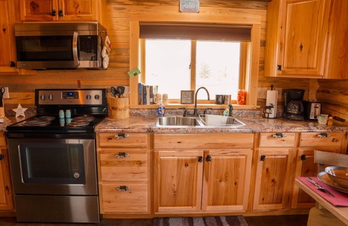 Salmon Cabin | The Ranch House Cabin at J&J Cabins