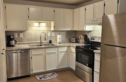 Howland Corners House | The Ranch on Raccoon with AC, wifi, deck, 2 car garage -near Avalon Grand Resort