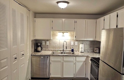 Howland Corners House | The Ranch on Raccoon with AC, wifi, deck, 2 car garage -near Avalon Grand Resort