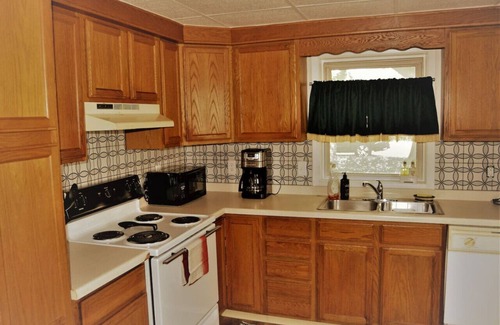 Grand Forks Apartment | The Red 6: indulge in the charm of a delightful and cozy 2-bedrm apartment