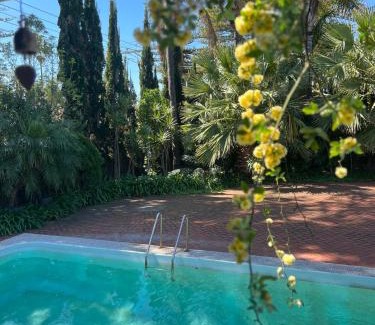 Glenelg South House | The Red Door: Expansive Home/Pool/4 BR w Ensuites