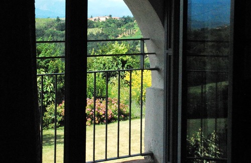 Murazzano Apartment | The Red House - Cascina Adami