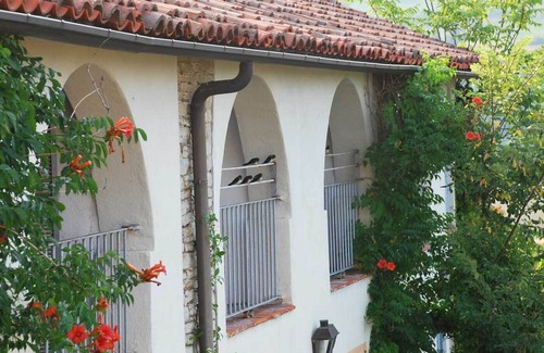 Murazzano Apartment | The Red House - Cascina Adami