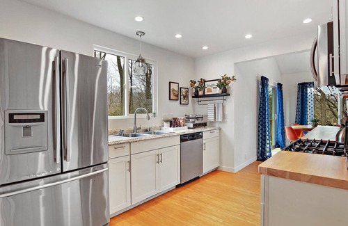 Lauderdale Lakes House | The Red Lodge - Unique Gem Near Lakes with Game Room and Hot Tub!