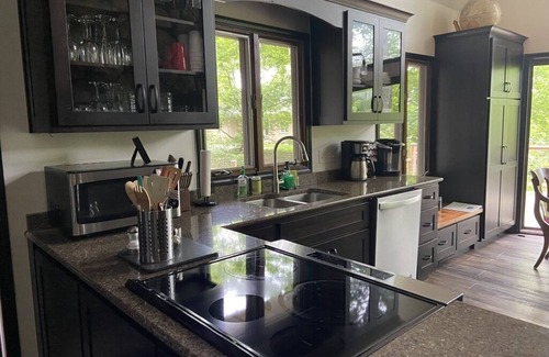 Effingham Cottage | The Redbud Cottage-Beach & Quiet. Lake Sara Waterfront & Wood Fires.