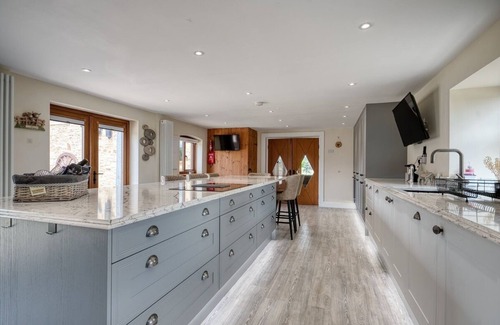 Crook House | The Residence - Sleeps 10, 2 Hot Tubs near Durham & Bishop Auckland