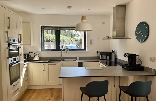 Ferndown House | THE RETREAT, family friendly, country holiday cottage in Ferndown