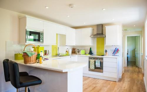 Raymonds Hill House | The Retreat, own hot tub, romantic escape, near Lyme Regis