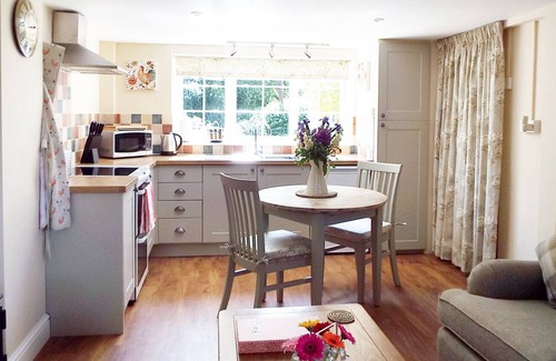 Wincanton Cottage | THE RETREAT, romantic, character holiday cottage in Wincanton